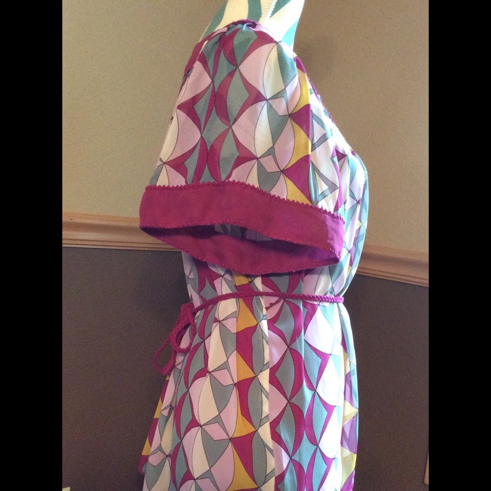 💕New Listing💕 Nicole Miller blouse. HP - Picture 5 of 6