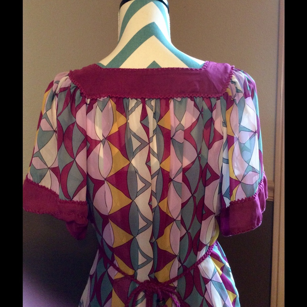 💕New Listing💕 Nicole Miller blouse. HP - Picture 6 of 6
