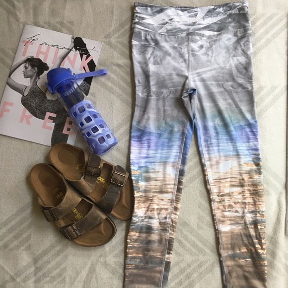 🔮MOVING SALE!!🔮 YOGA PANT LEGGING !LAST PAIR! - Picture 3 of 3