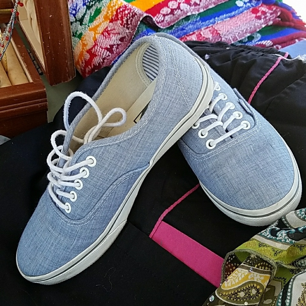 Authentic Lo Pro Chambray Sneakers
Light blue vans
