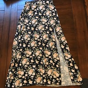 Floral maxi skirt with slit