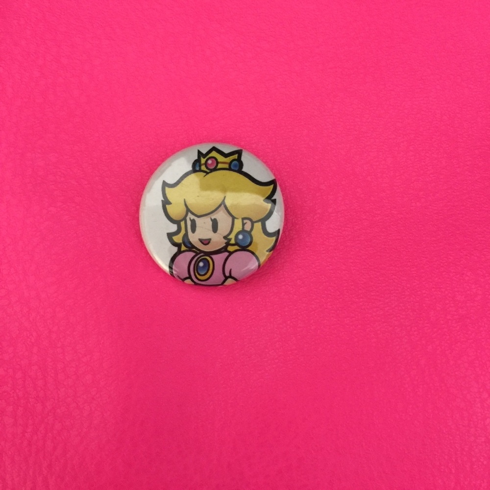 Priness peach pin