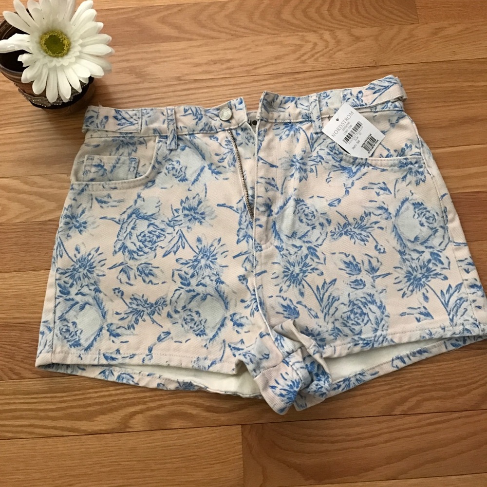 High Waisted Topshop Shorts SIZE 28