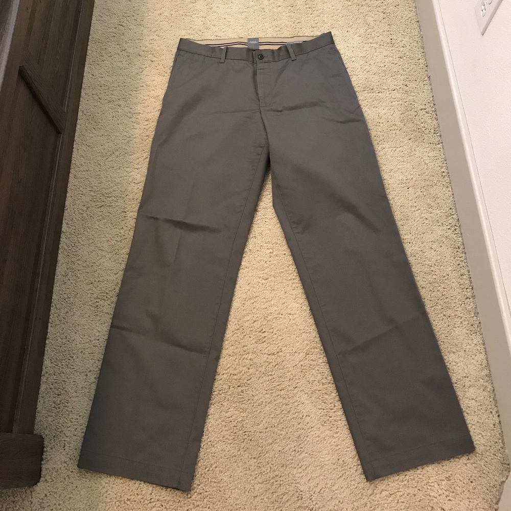 Men's Gap relaxed fit khakis gray 34x34