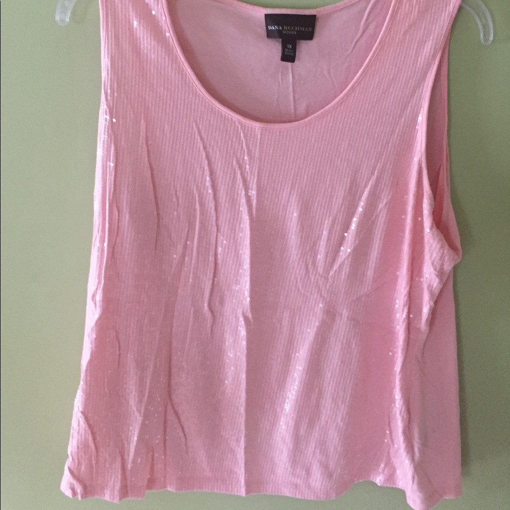Gorgeous peach Dana Buchman tank!
