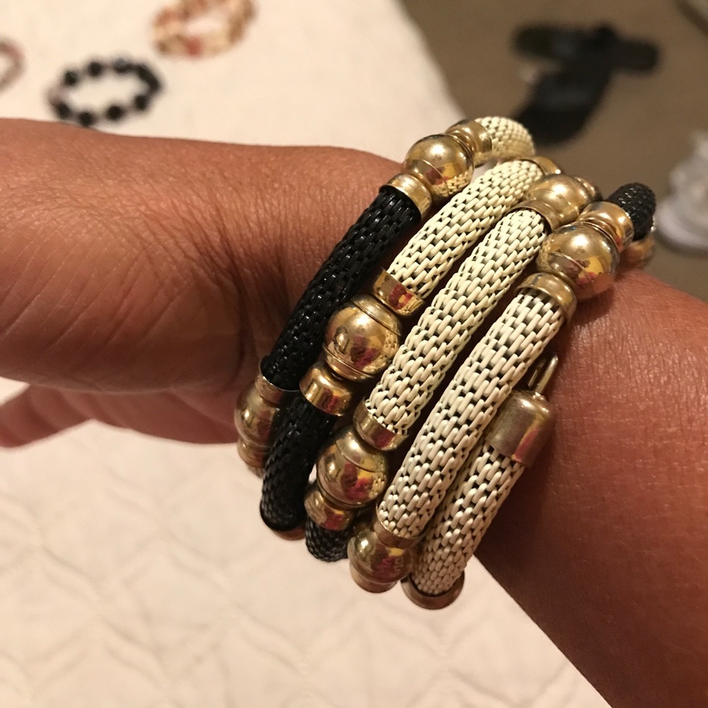 Coil bracelet - Picture 2 of 2