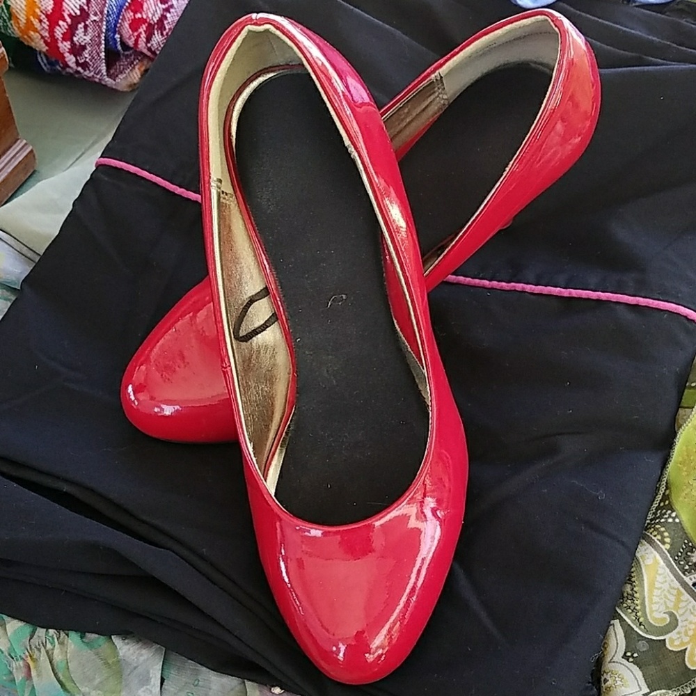 Steve Madden red pumps