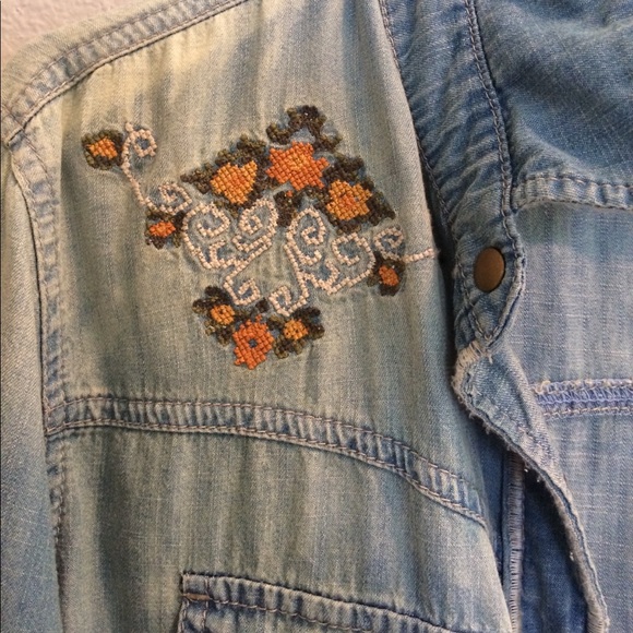 Urban Outfitters Embroidered Button Down - Picture 3 of 4