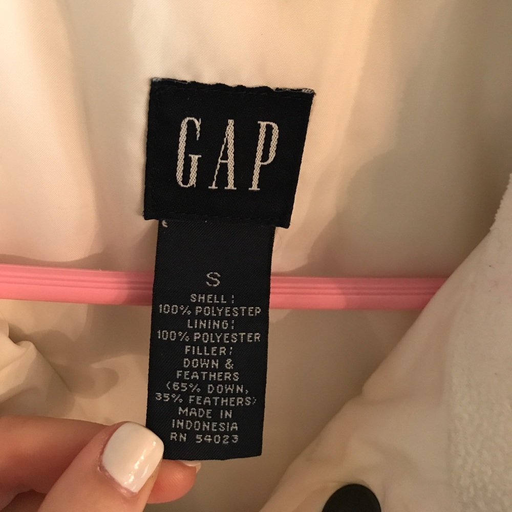GAP vest. - Picture 3 of 3