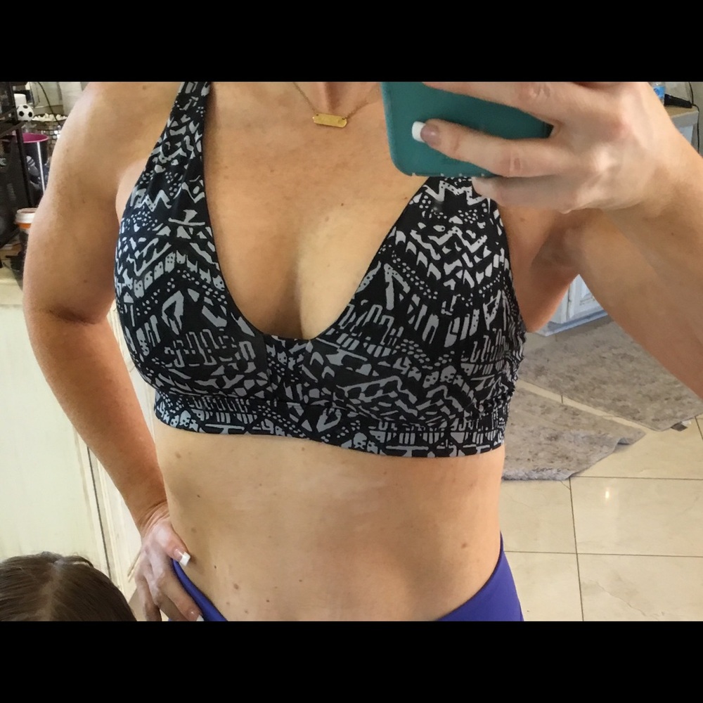 Victoria Secret plunge front exercise bra