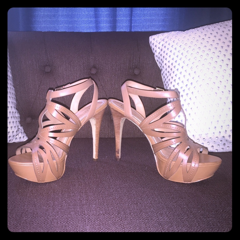 GUESS 81/2 Brown Heels
