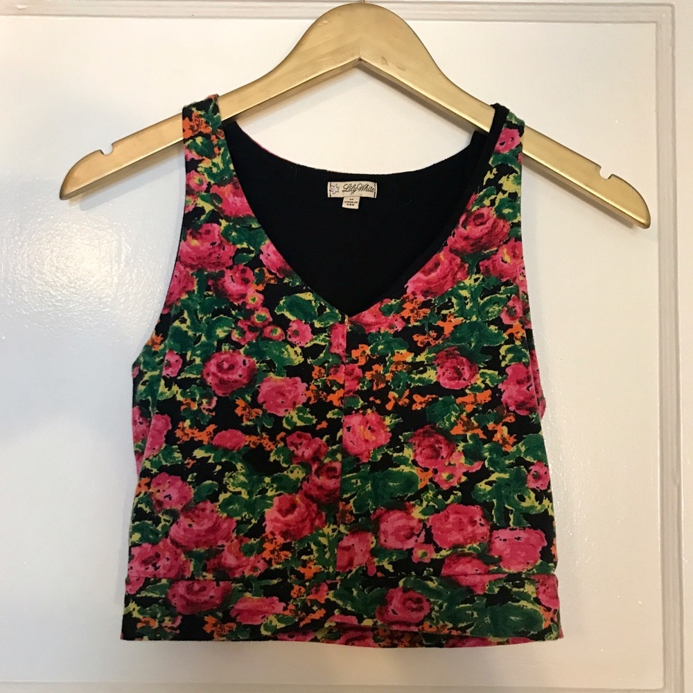 Floral crop top with black lining