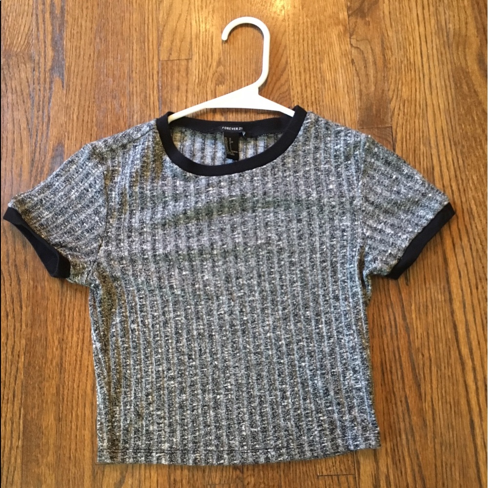 Gray and black cropped tee