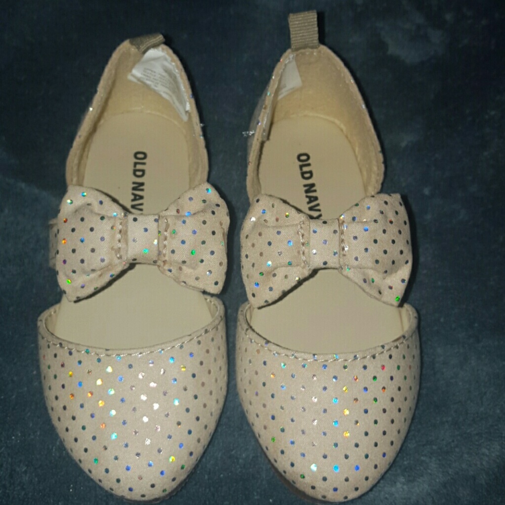OLD NAVY SILVER POLKA DOT FLATS WITH BOW SIZE 7