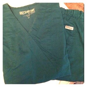 Grey anatomy hunter grn scrubs. Xs top, sm bottoms