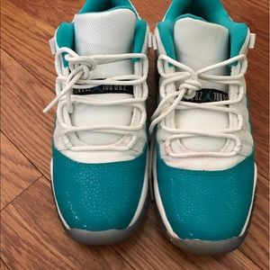 Air Jordan Retro 11's Low.