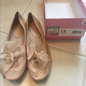 Crown Vintage Nude/Pink Lace Flats Women's size 9