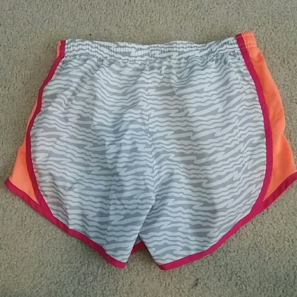 Girls Nike shorts - Picture 2 of 3