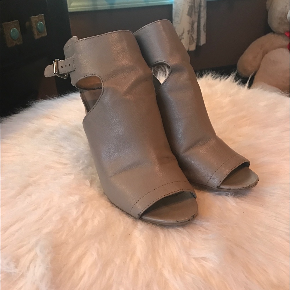 Simply Vera wang chunky heels