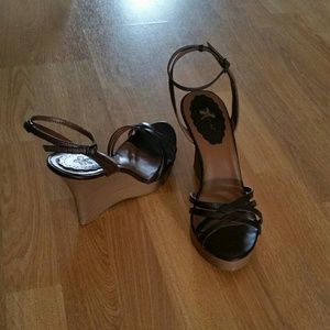 Strappy brown Wedges