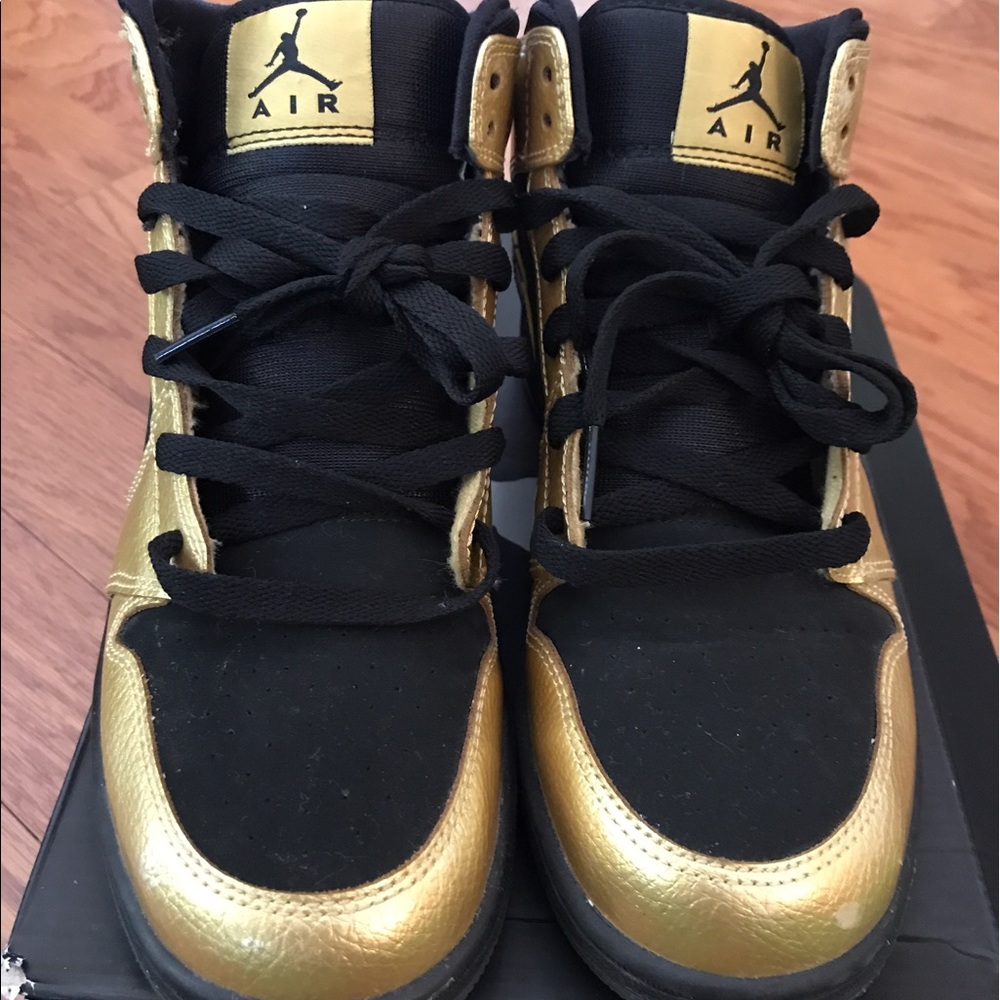 Air Jordan 1 Mid.