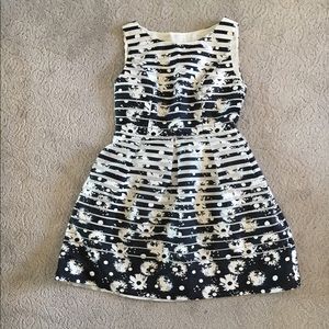 New Black and white Daisy summer dress