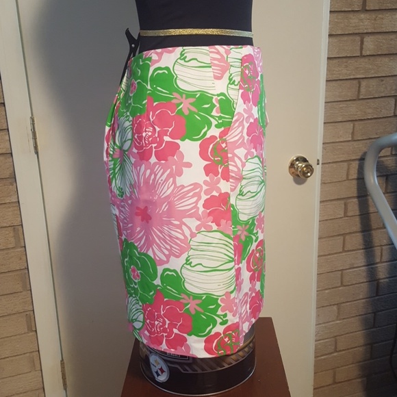 Beautiful Lilly Pulitzer skirt sz 4 - Picture 2 of 2