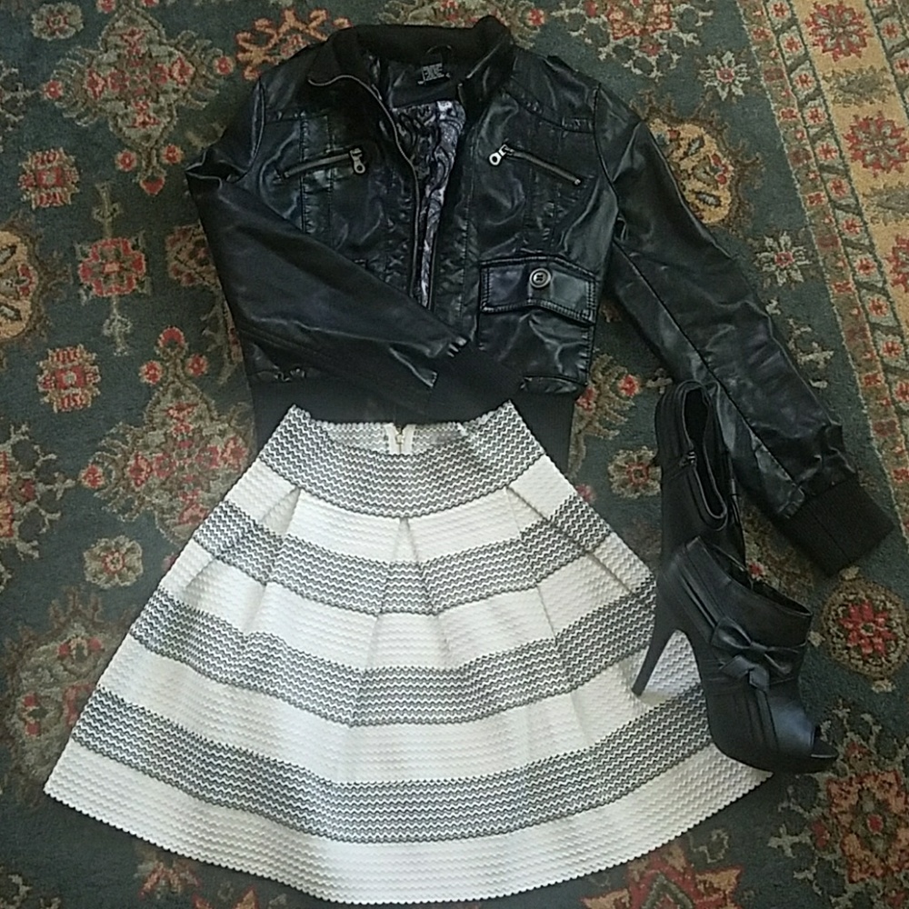 Charlotte Russe pleated skirt