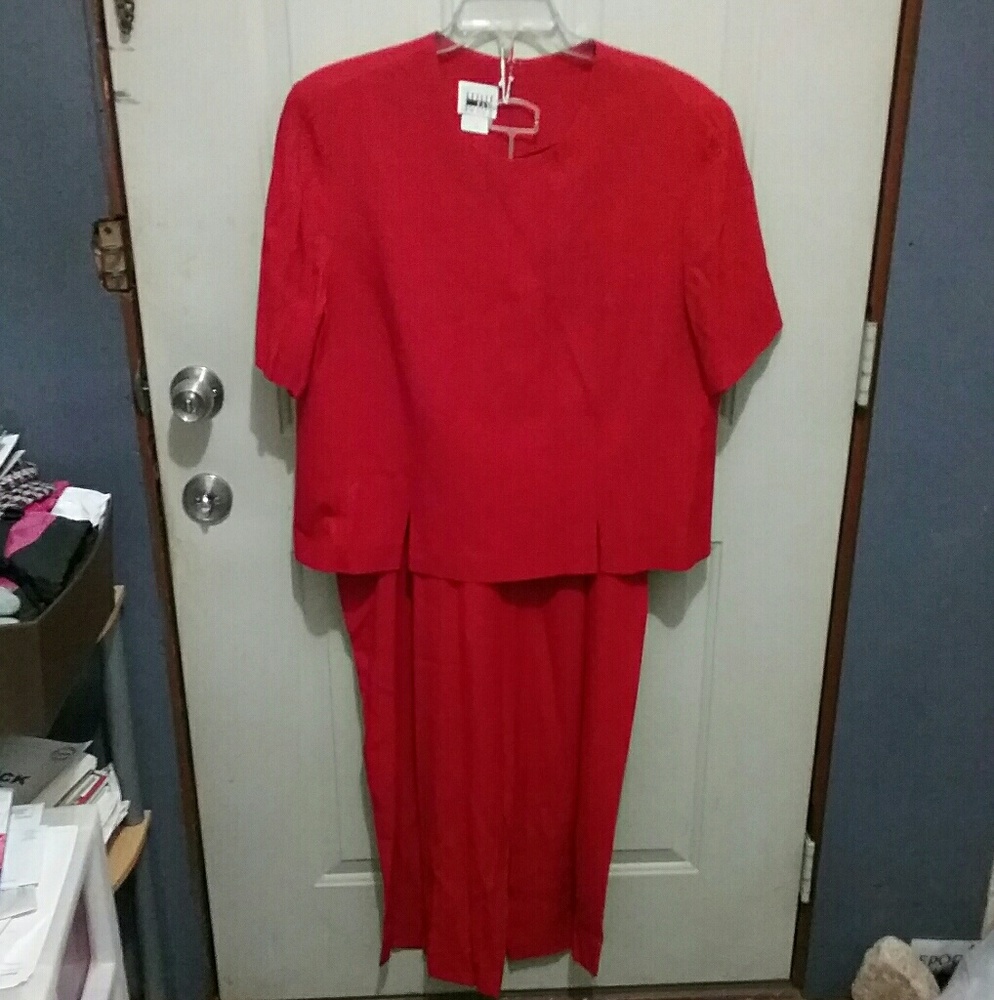 Women's Leslie Fay Red Pant Suit Size 22W