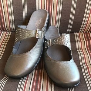 Vionic mule shoe