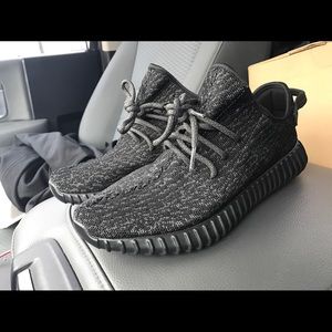 Yeezy Pirate Black Size 9