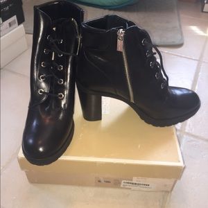 NEVER WORN! MICHAEL Michael Kors Lace Up bootie