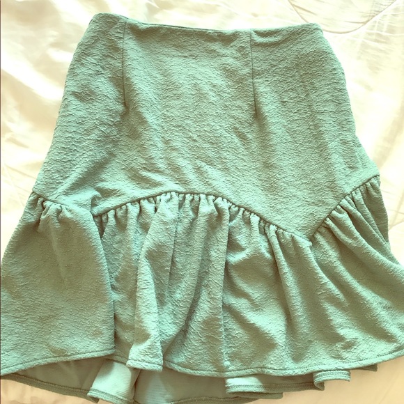 EVERYTHING ILLUMINATED MINT GREEN SKIRT - Picture 1 of 1
