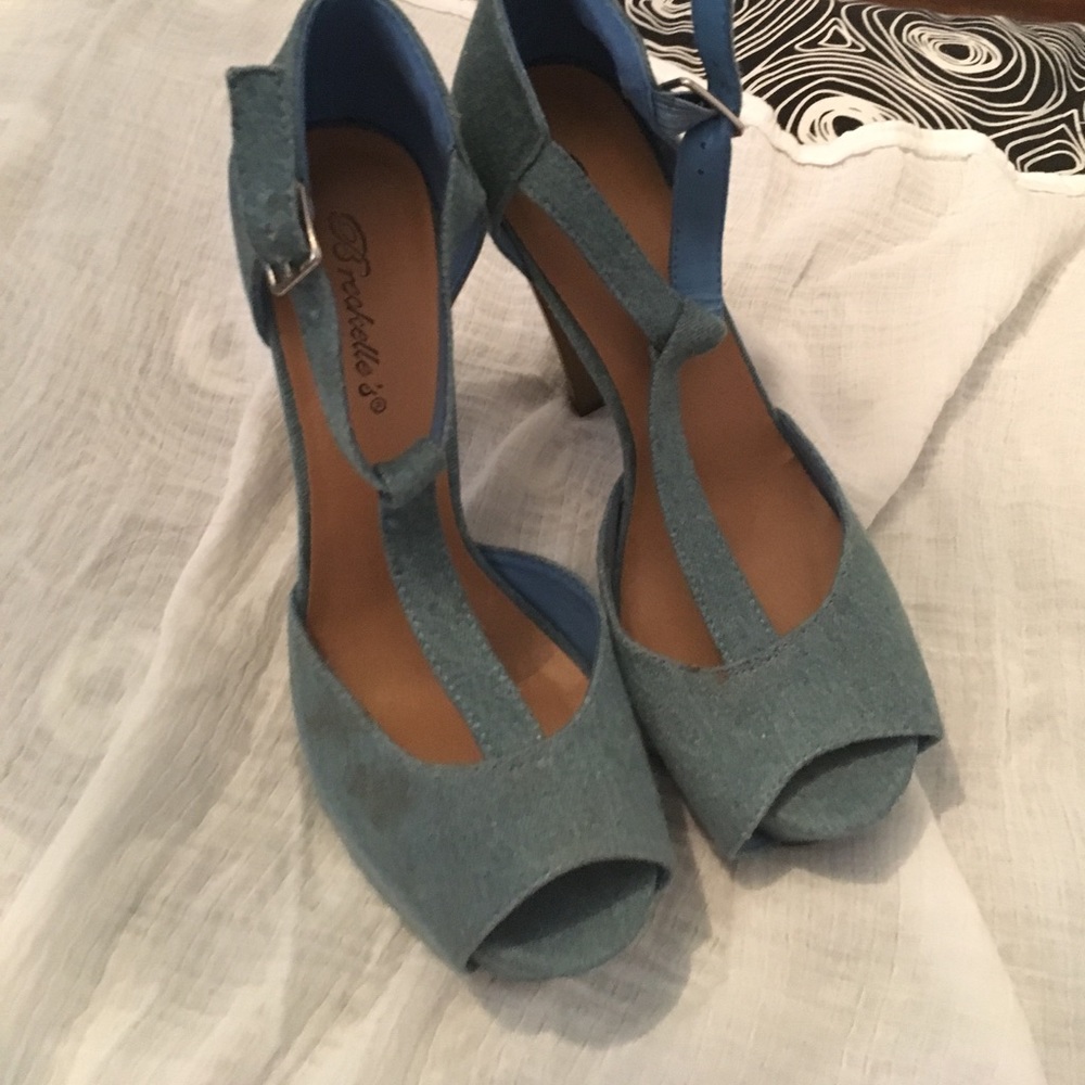 Denim blue heels 👠