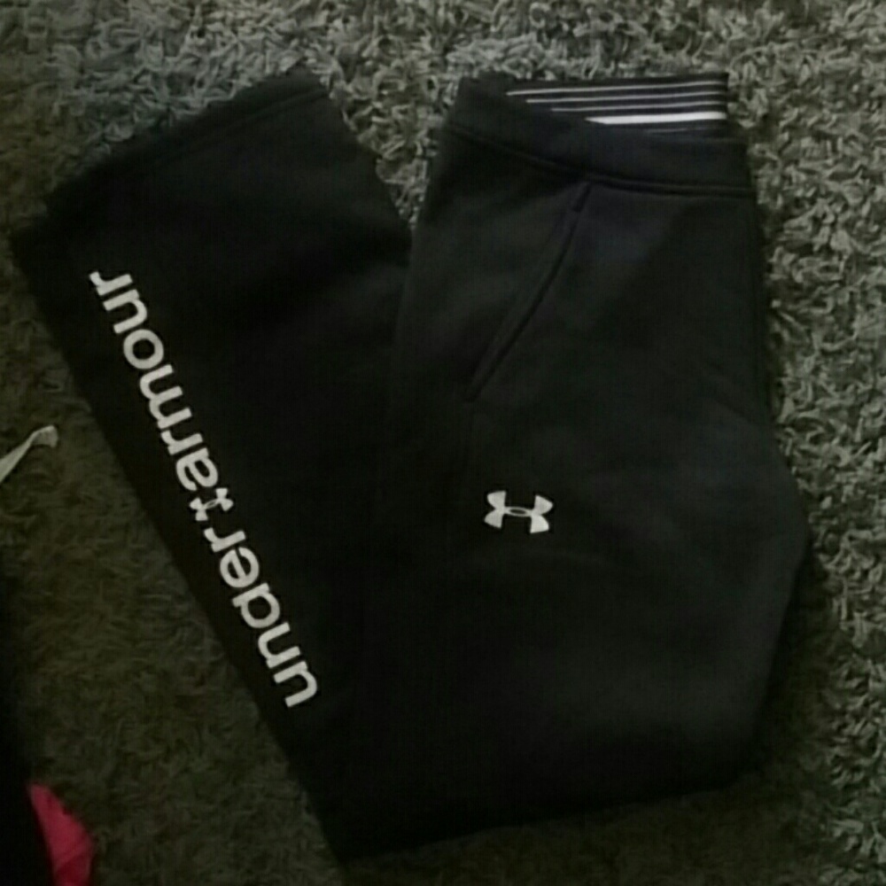 Girls size xl 14 under armour fleece pants.