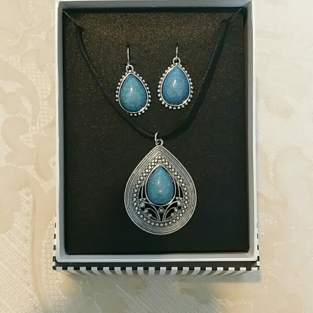 Necklace & earrings