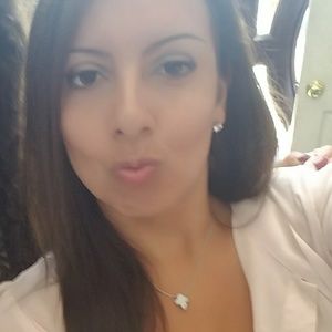 Meet your Posher, Lina