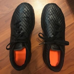 Black nike running shoes only been worn twice