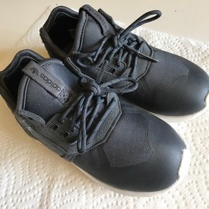 Adidas Tubulars (little kid)