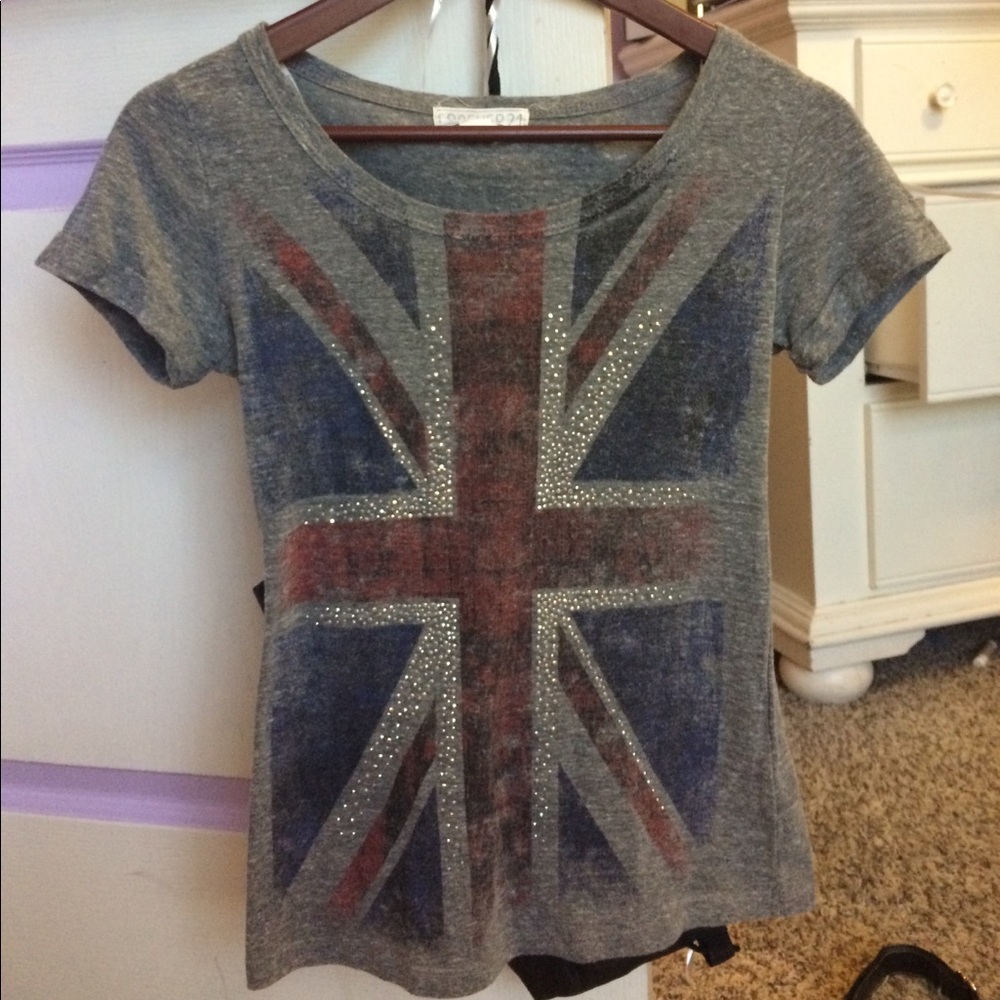 NWOT Gray t-shirts with English flag