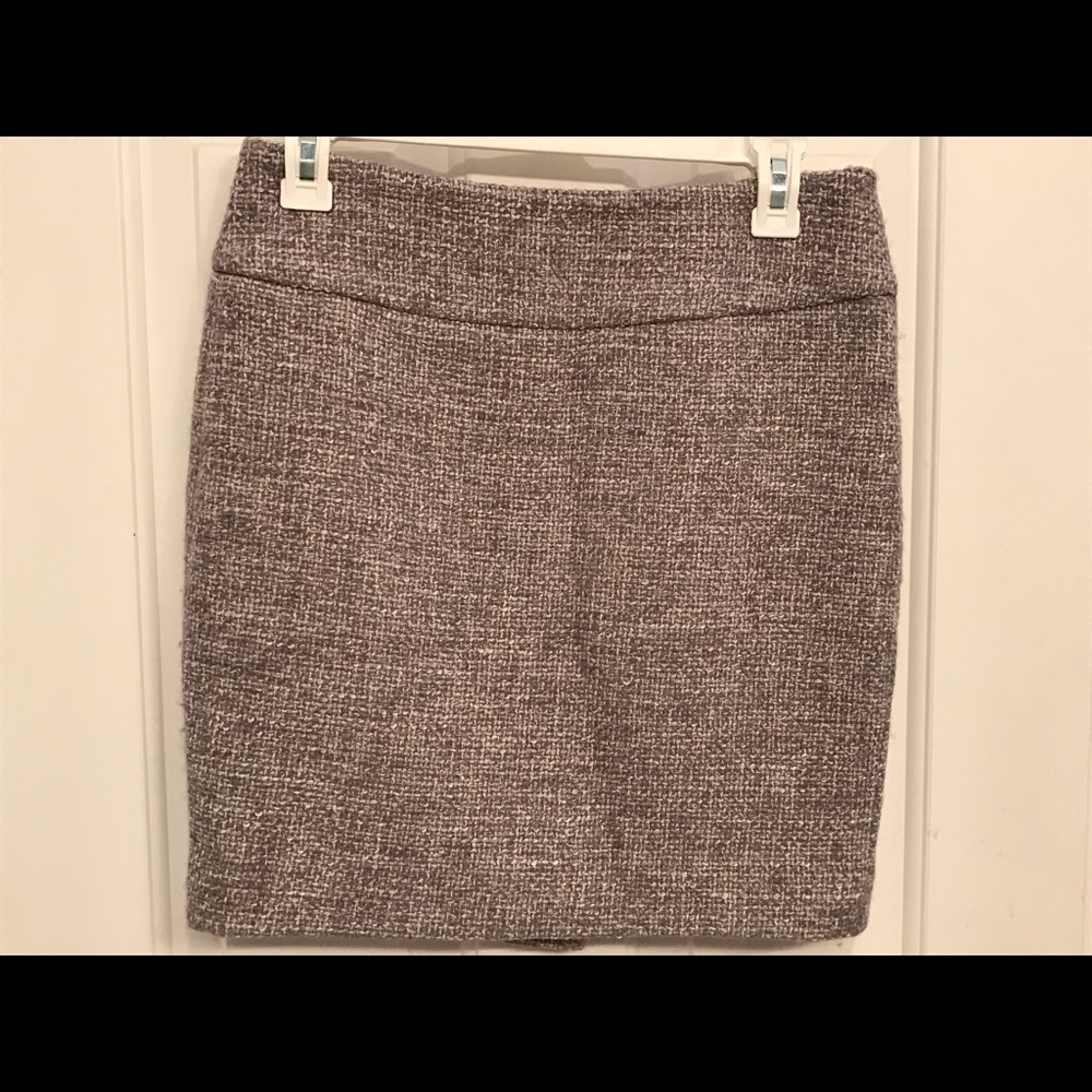Ann Taylor Gray Tweed Skirt. Lined Size 2