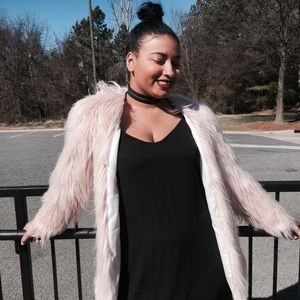 Meet your Posher, Nia