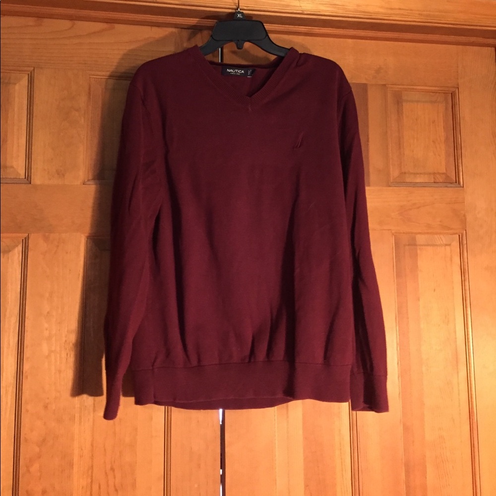 Men's v-neck sweater