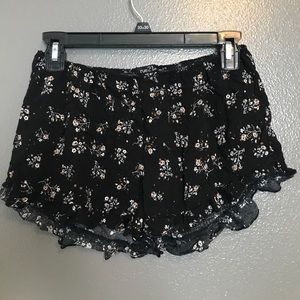 Cute baggy floral shorts!