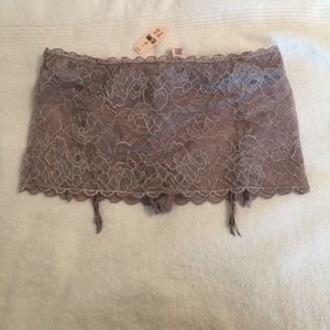 NWT Victoria's Secret garter belt