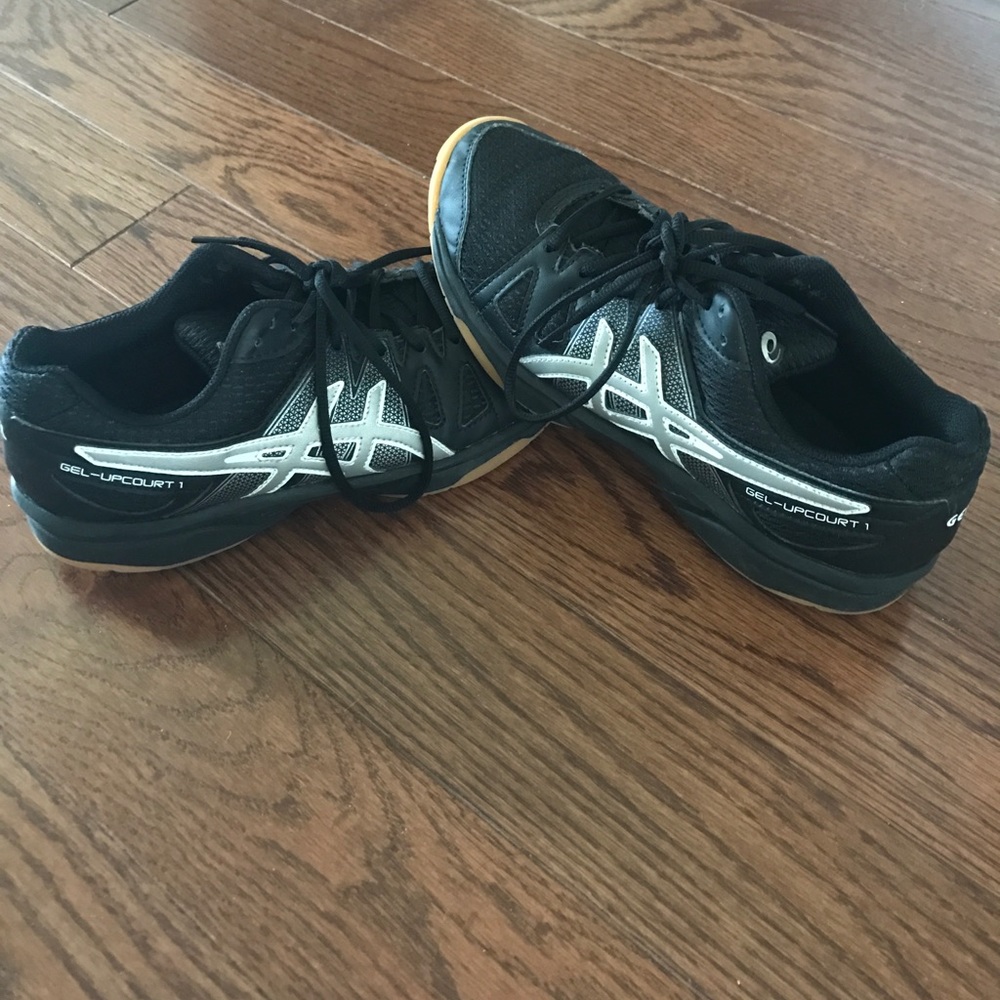 ASIC gel upcourt 1 volleyball shoes