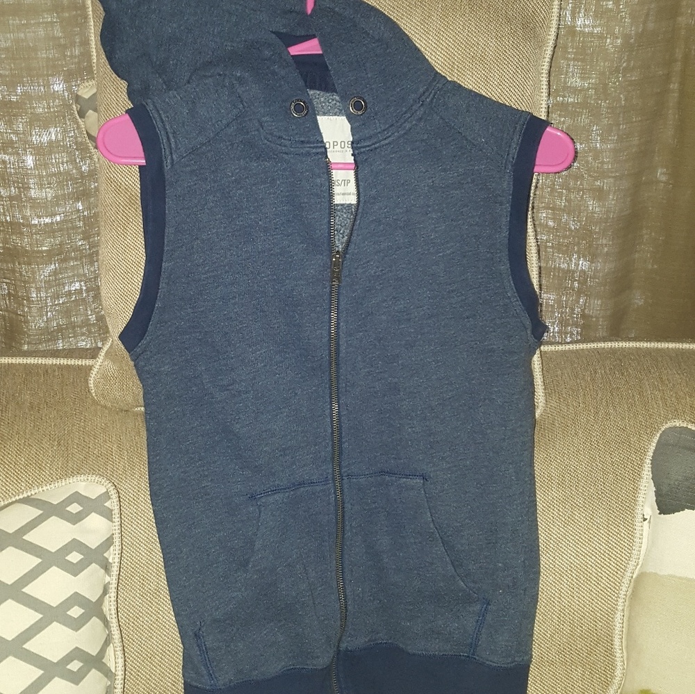 Hooded zip vest