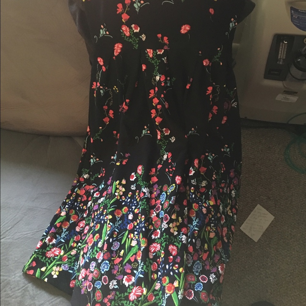 Trade or sell Black floral dipped Amelia