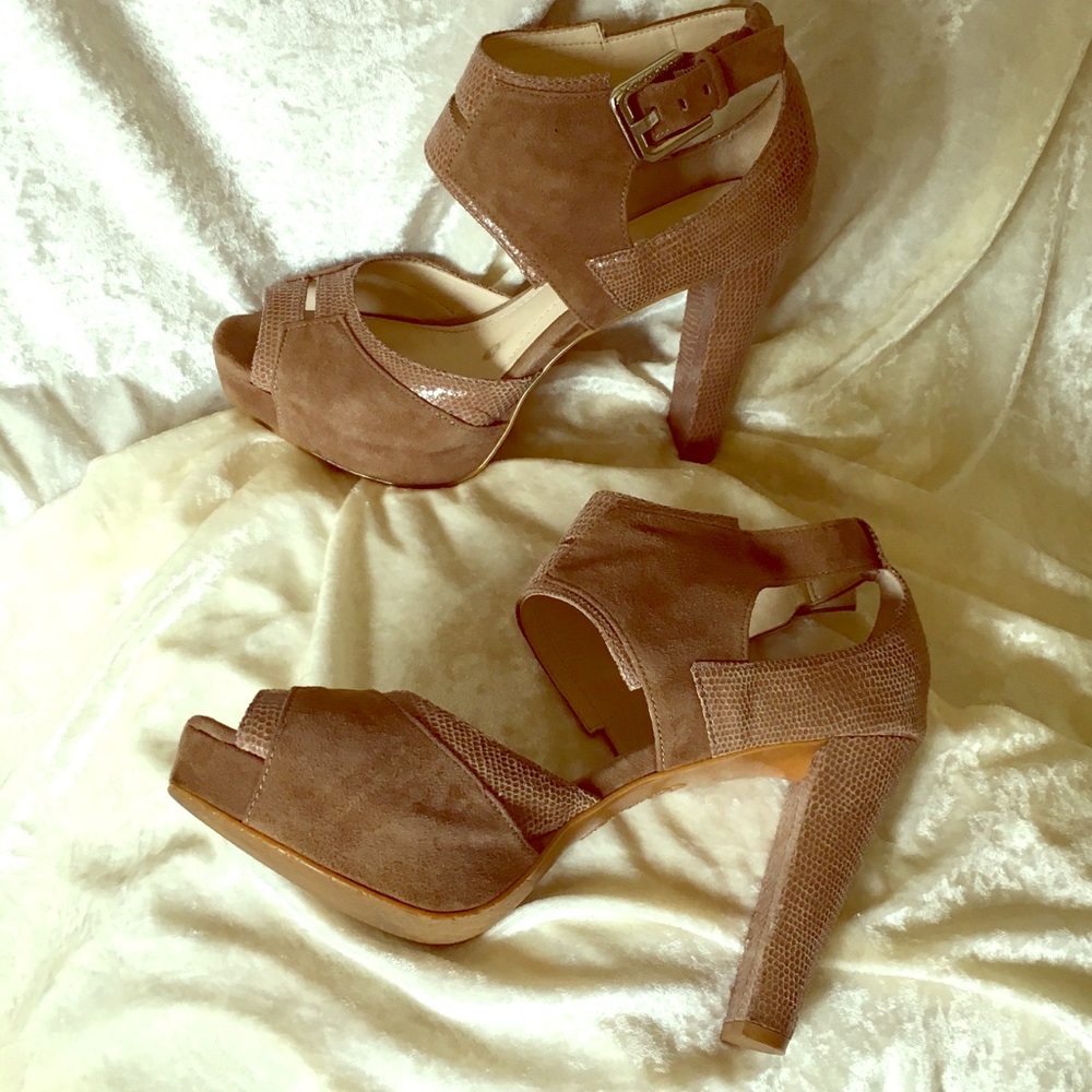 Gorgeous pair of Calvin Klein tan platforms