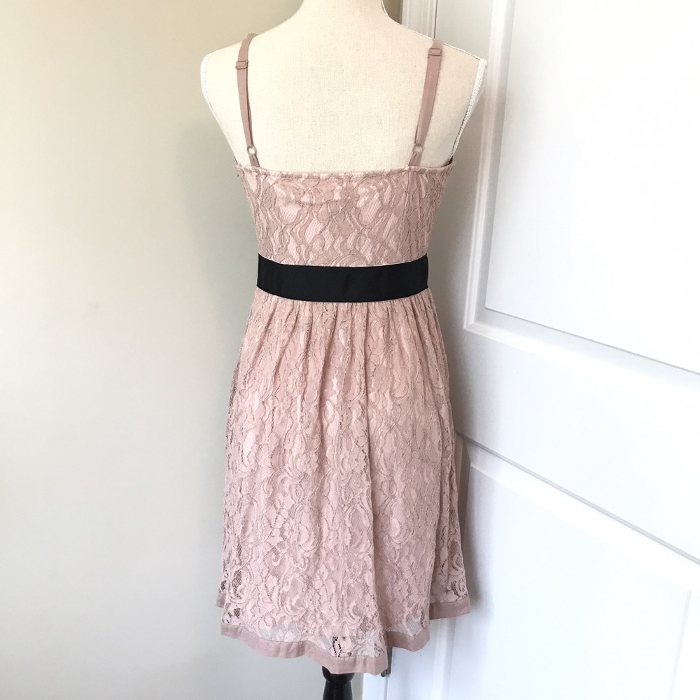 ELLE | Lace Dress - Picture 5 of 7
